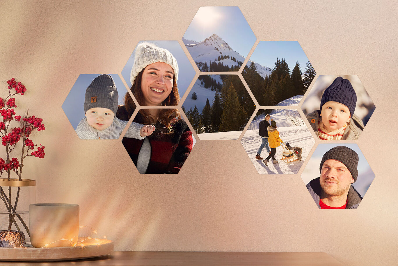 Gestaltung eines Wandbilds mit Winterurlaubsmotiven und glücklichen Momenten in den Bergen